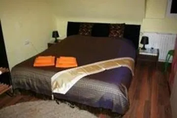 Stayincologne Couette-café 2*